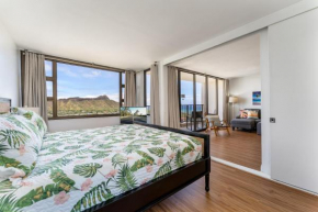 Waikiki Banyan with Ocean Views - Free Parking - Block from Beach